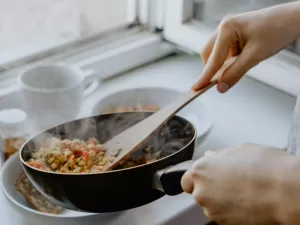 Sobras de almoço? Veja quais alimentos não devem ser requentados