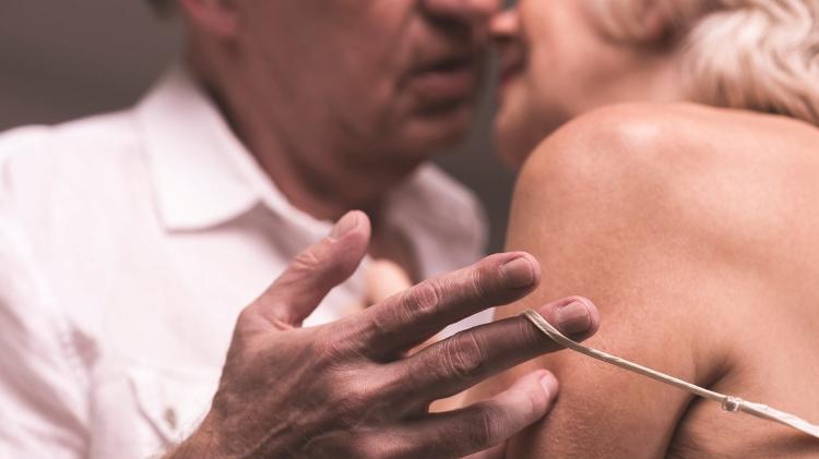 Casal de idosos em relação sexual, sexo, velhos, velho, velha, transando, transa - iStock - iStock