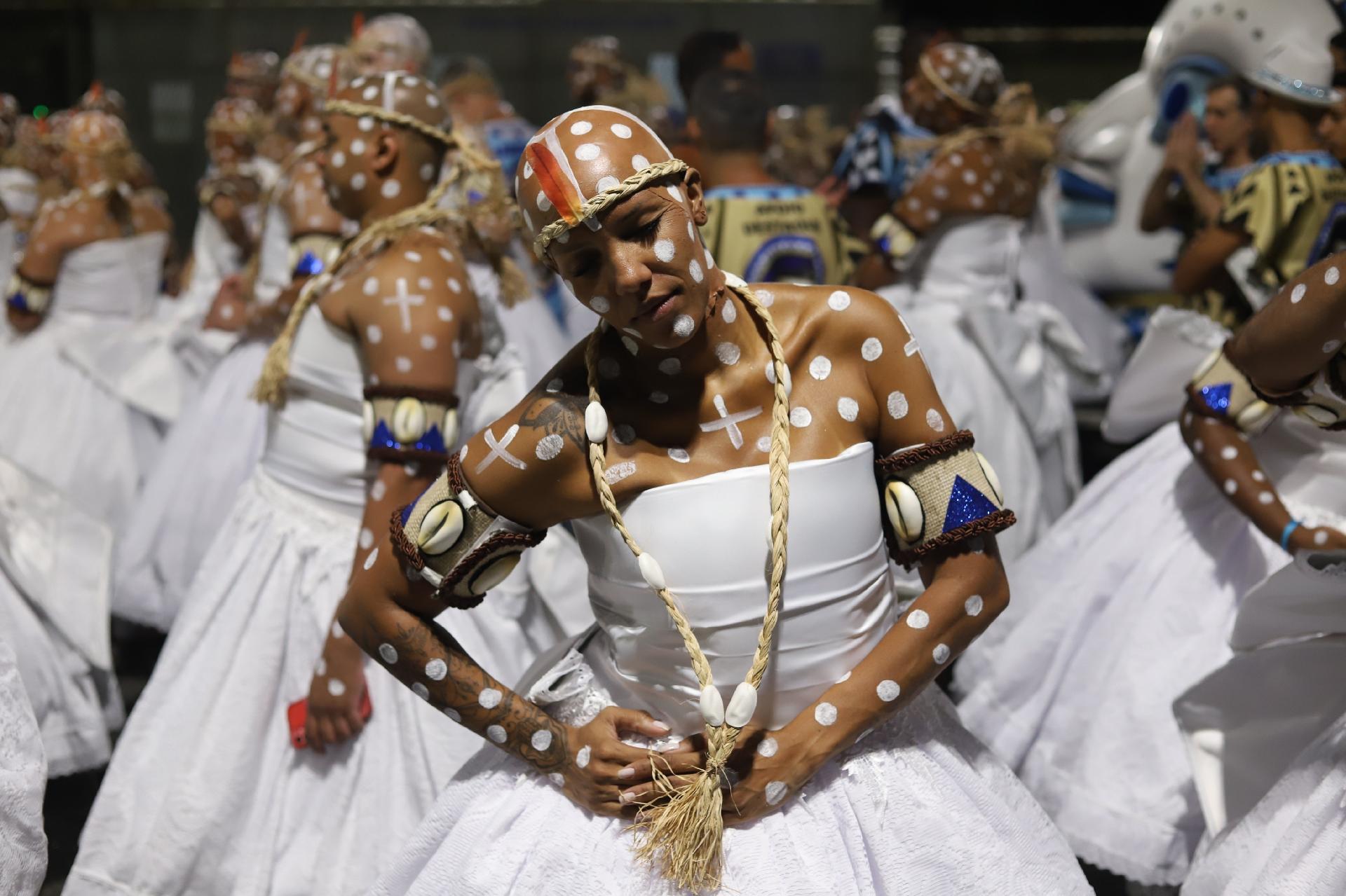 23.abr.2022 - Contração da Portela na Sapucaí - Zô Guimarães/UOL