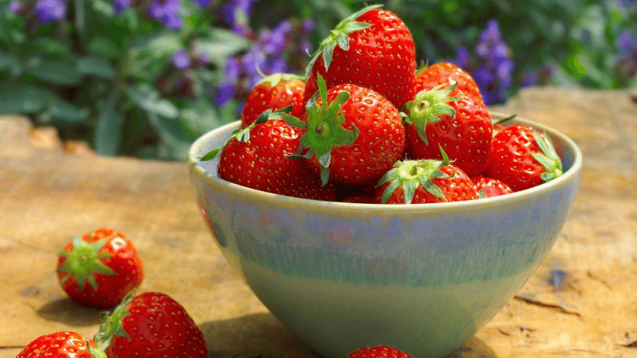 Tratamentos inovadores para conservar frutas, como morangos, podem mantê-las frescas por vários dias - ALAMY