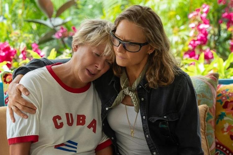 Annette Benning e Jodie Foster no filme "Nyad", da Netflix