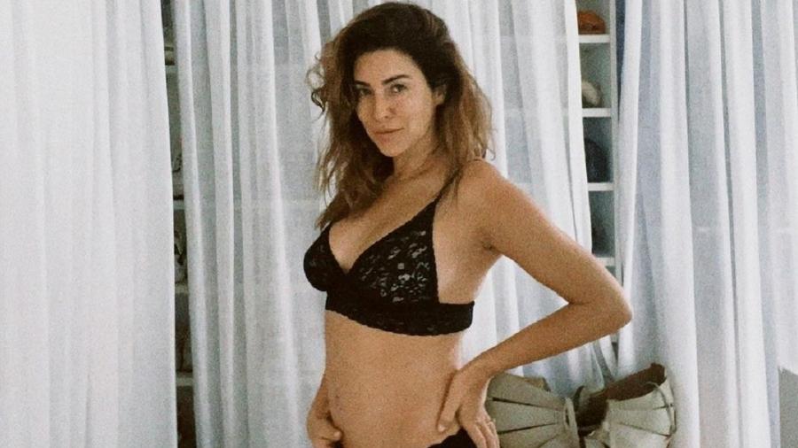 Fernanda Paes Leme Posa Nua E Mostra Barriga De Gravidez