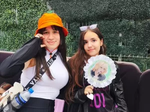 Fãs passam noite em fila para ver roqueiras do k-pop: 'Dormindo no chão'