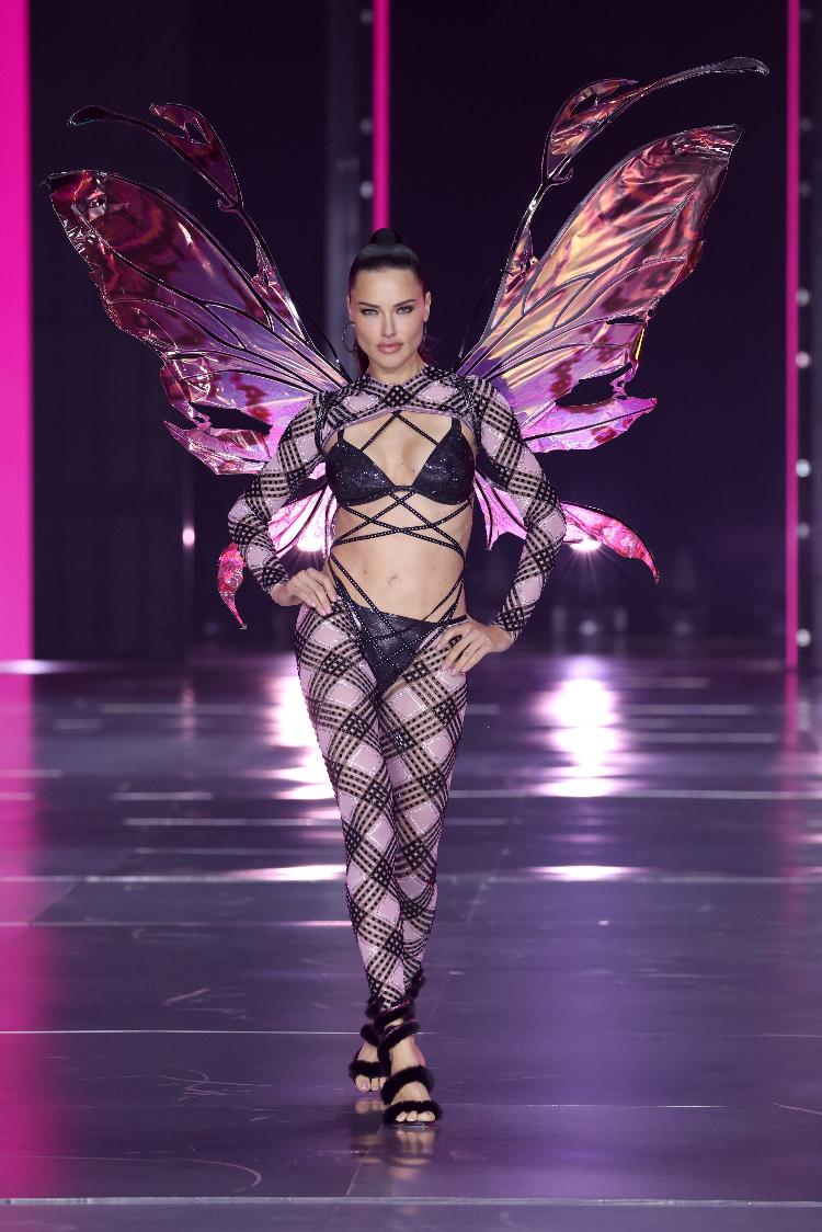 Victoria's Secret Fashion Show 2024: Adriana Lima