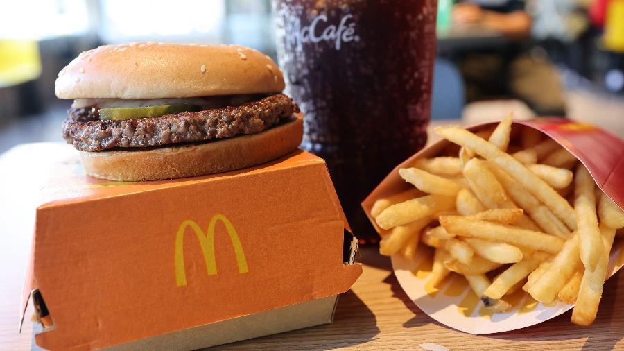 Sanduíche Quarter Pounder (conhecido no Brasil como Quarterão) em loja do McDonald's em Nova York, EUA