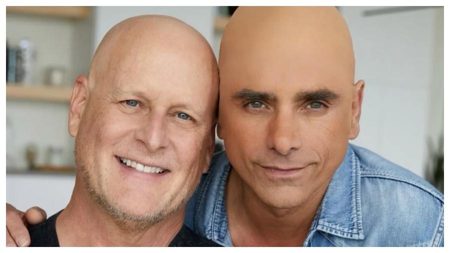 John Stamos usou careca falsa em apoio a Dave Coulier - Reprodução