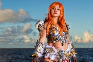 Fantasia da personagem Barbarian, do game Diablo 3, feita pela empresa Sakura Cosmaker. Na foto, a modelo é a própria dona da empresa, Claudia Santos - Divulgação