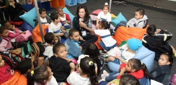 Crianças participam de encontro com a escritora Luciana Savaget no Salão do Livro - Divulgação - Divulgação