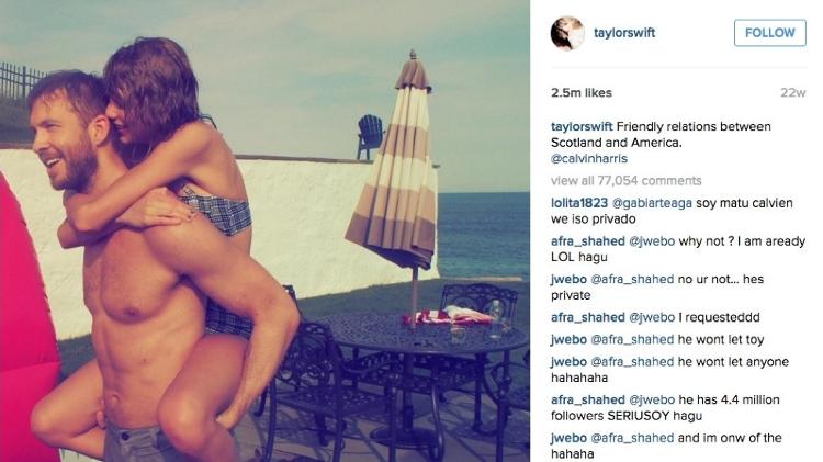 Taylor Swift posa com Calvin Harris na praia