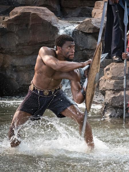 Chadwick Boseman em cena de "Pantera Negra" - Marvel Studios 2018