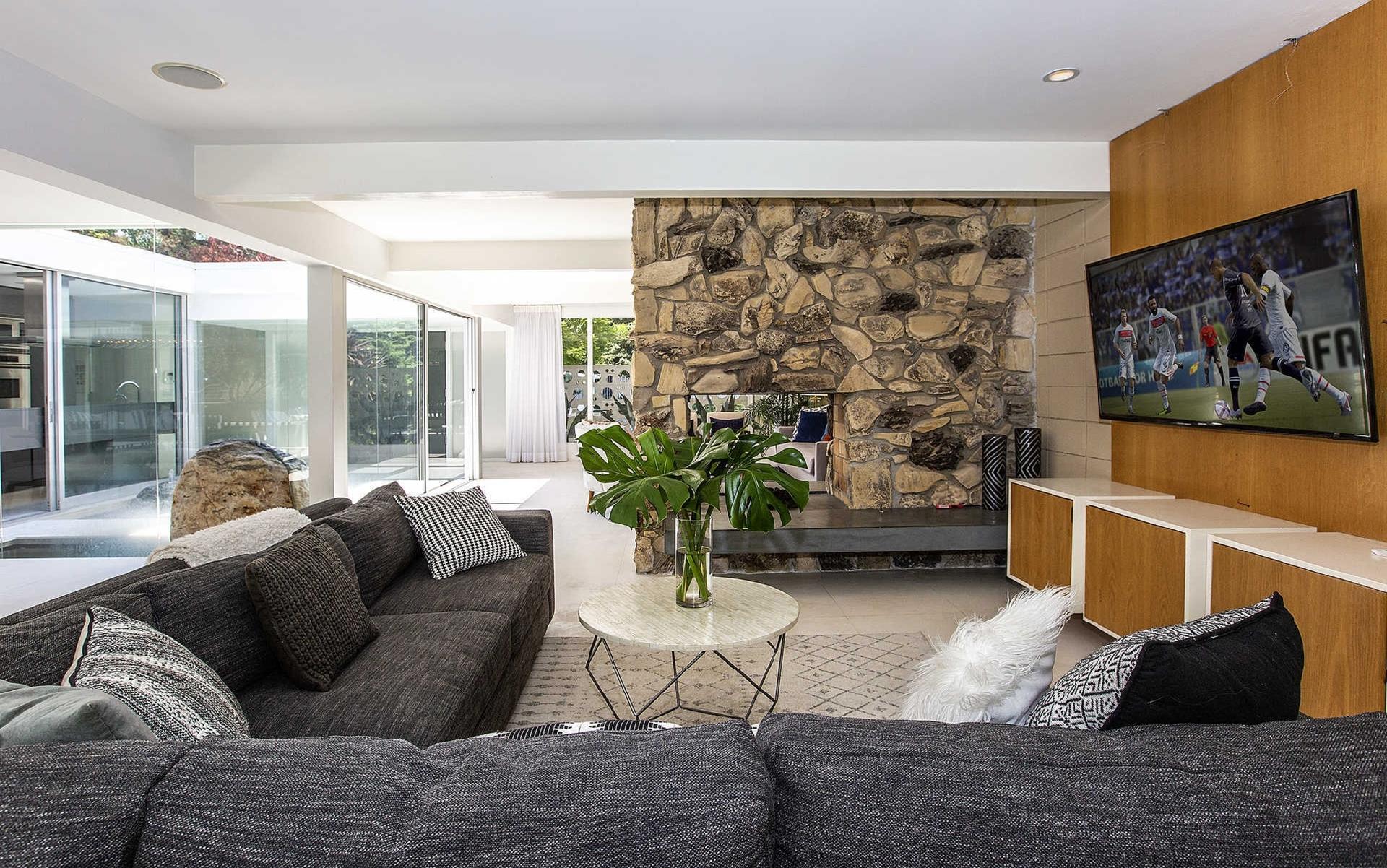 Faça um tour pela casa de Jamie Dornan em Los Angeles - Divulgação/The Agency