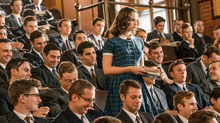 Felicity Jones em cena de "Suprema" - Reprodução - Reprodução