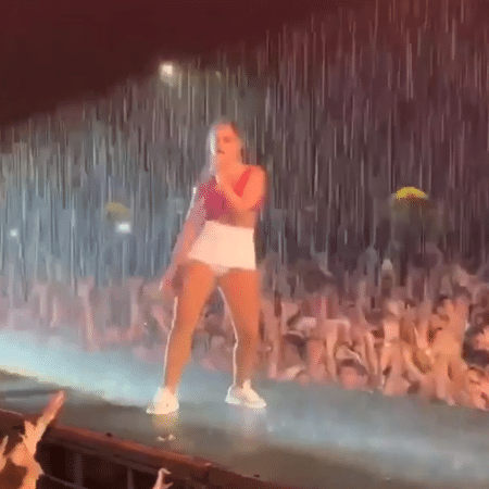 Anitta canta sob chuva no Ceará - Reprodução/Instagram