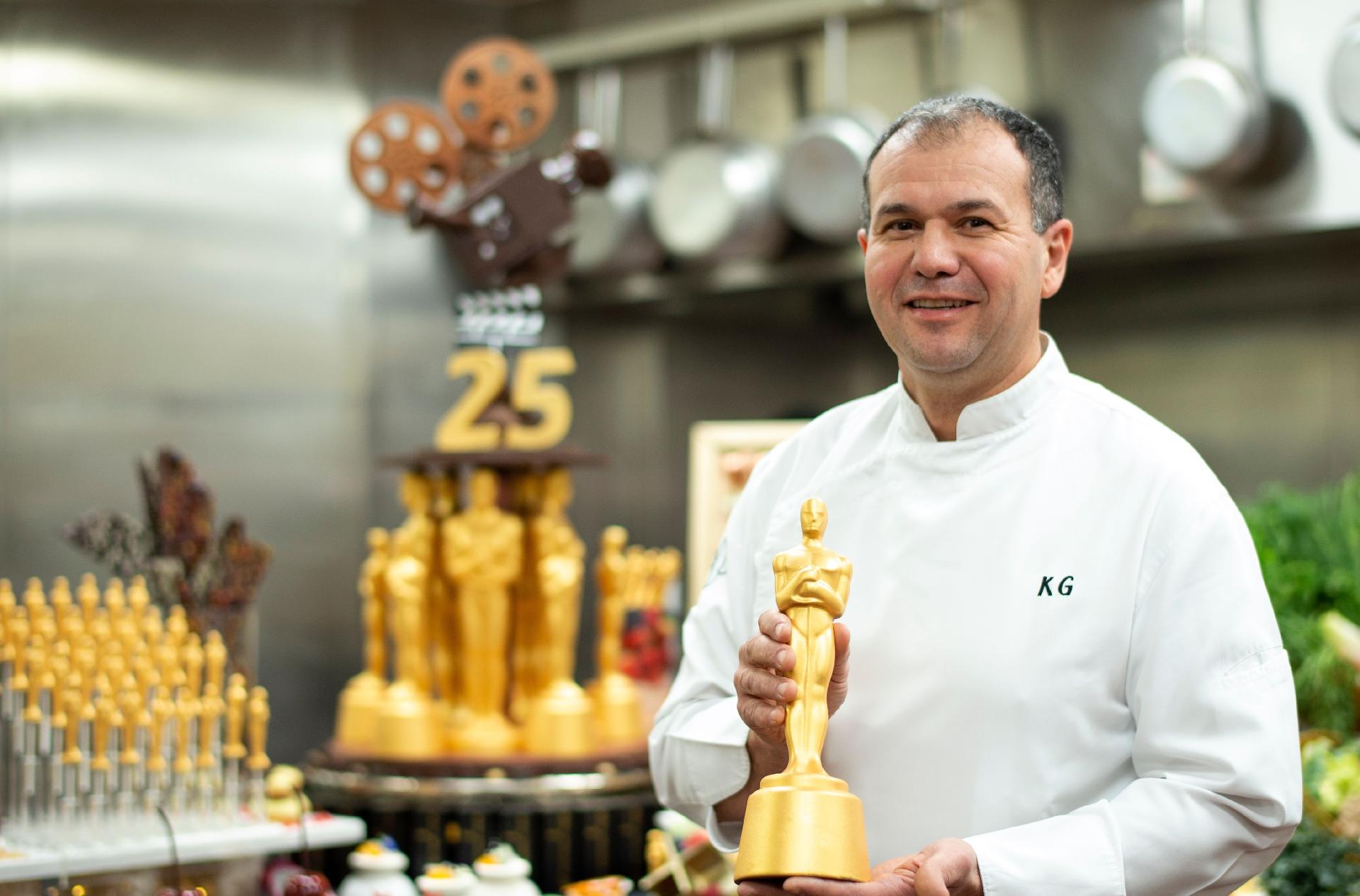 Chef Kamel Guechida na cozinha do Oscar - Valerie Macon/AFP