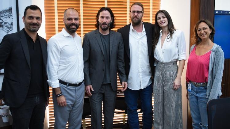 Alê Youssef (Secretário Municipal de Cultura de São Paulo), Bruno Covas (Prefeito de São Paulo), Keanu Reeves, Carl Erik Rinsch (diretor da série), Gabriela Roses (produtora) e Laís Bodanzky (diretora-presidente da Spcine) - Leon Rodrigues/SECOM - Leon Rodrigues/SECOM