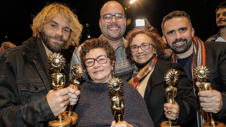 Foto com os vencedores do melhor filme "Pacarrete" do 47º Festival de Cinema de Gramado - Cleiton Thiele/Agência Pressphoto