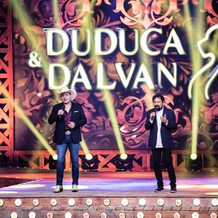 A dupla sertaneja Duduca & Dalvan canta na gravação do DVD "O Regresso" - Reprodução/Instagram - Reprodução/Instagram
