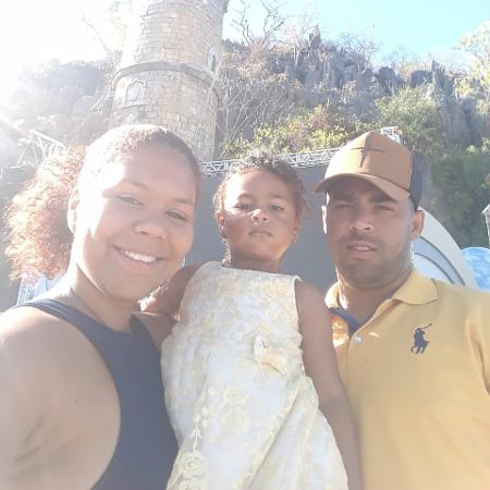 Erika é beneficiária do Bolsa Família e recebe R$ 180 por mês; Aylla, sua filha, tem três anos  - Arquivo Pessoal  - Arquivo Pessoal 