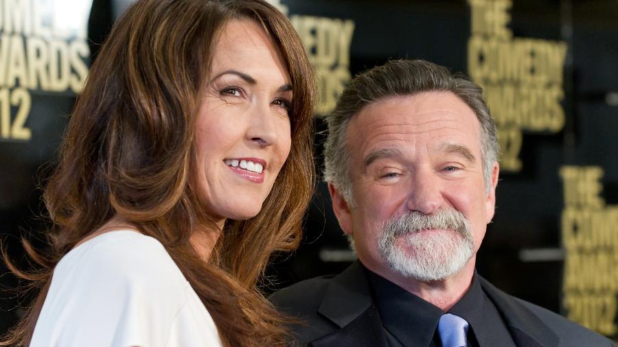 28.04.2012 - Robin Williams com a mulher, Susan Schneider-Williams, no The Comedy Awards, em Nova York (EUA) - Gilbert Carrasquillo/FilmMagic