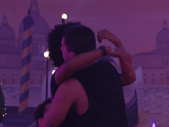 Arthur conforta Natália: 'Você já passou por muita coisa pior lá fora'