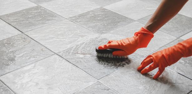 64% das empregadas domésticas ganham menos de um salário mínimo, diz estudo