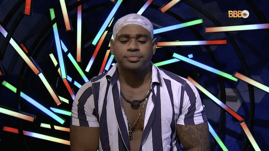 BBB 23: No Raio-X, Cezar aparece descolorindo cabelo para celebrar volta do Paredão - Reprodução/Globoplay