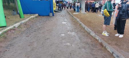 Com a chuva, parte do solo no Nômade Festival virou lama nos dias 25 e 26 de maio, em São Paulo