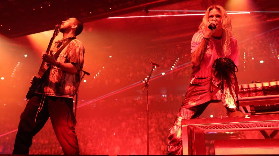 Mike Shinoda e Emily Armstrong, do Linkin Park, durante show na Alemanha em setembro de 2024; banda americana se apresenta em São Paulo nos dias 15 e 16 de novembro Mike Shinoda e Emily Armstrong, do Linkin Park, durante show na Alemanha em setembro de 2024; banda americana se apresenta em São Paulo nos dias 15 e 16 de novembro