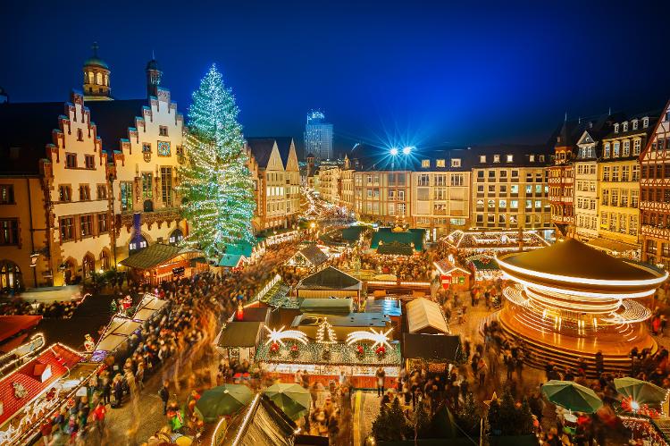 Mercado de Natal no centro histórico de Frankfurt