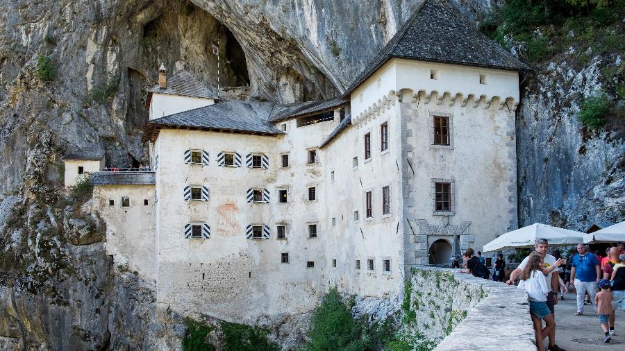 Castelo de Predjama, na Eslovênia Castelo de Predjama, na Eslovênia