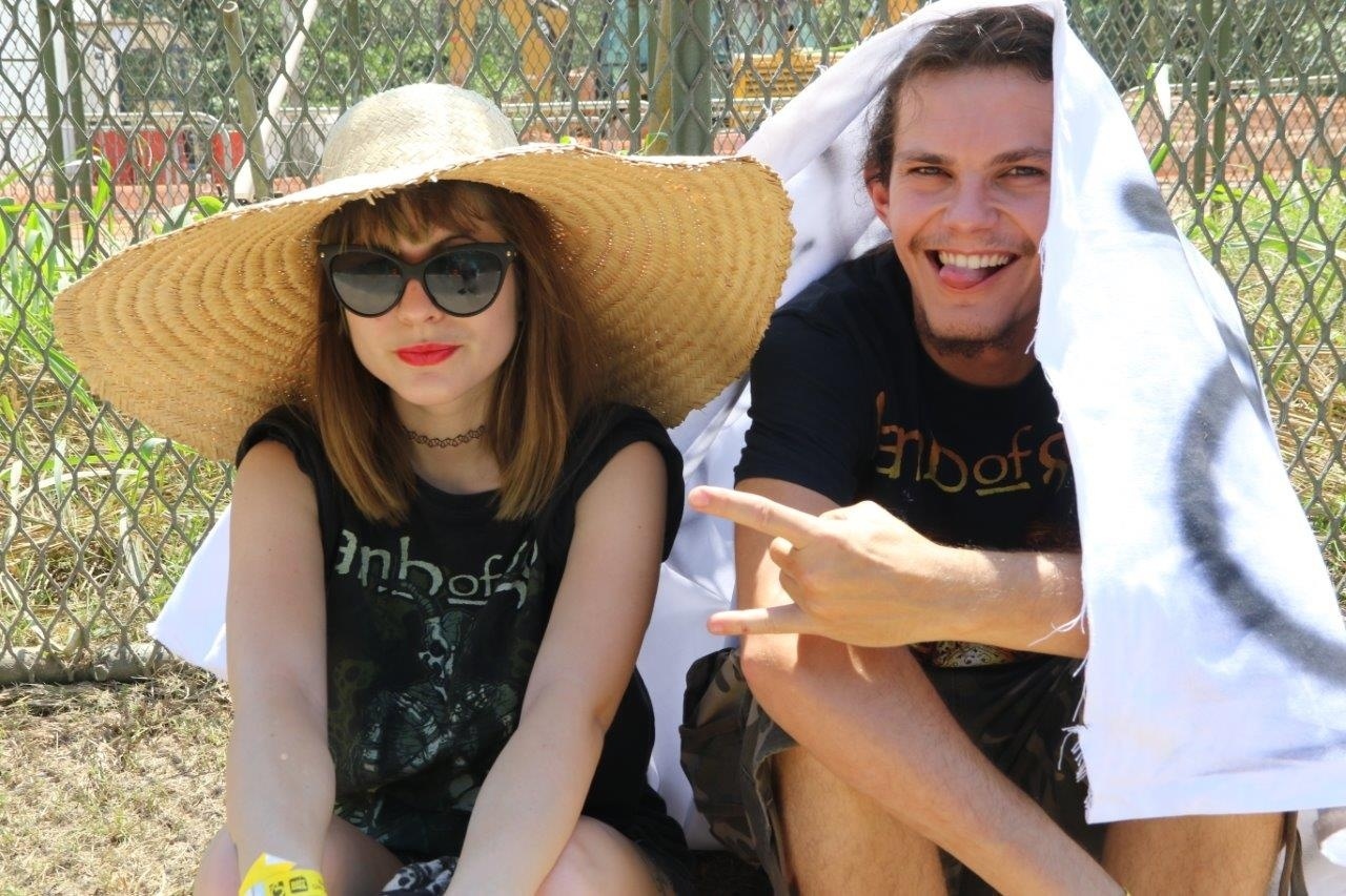 24.set.2015 - Fãs aguardam abertura do portão no quarto dia de Rock in Rio sob sol escaldante - Zulmair Rocha/UOL