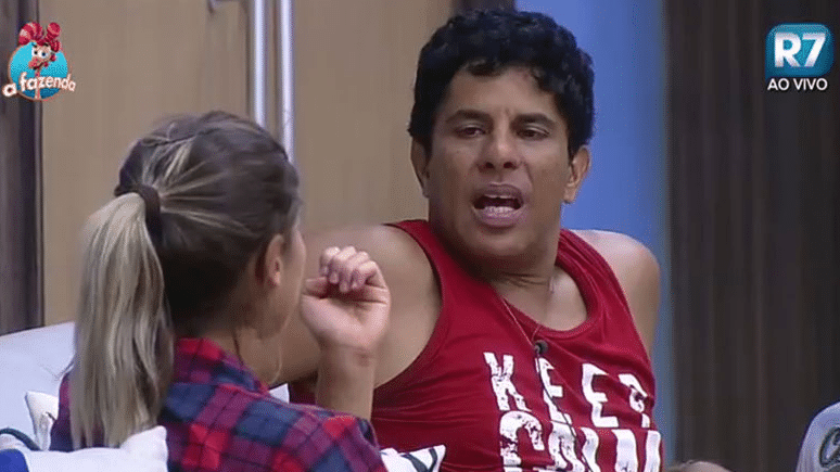 25.nov.2015 - Depois de garantir uma vaga na final de "A Fazenda 8", Luka Ribeiro afirma que JP e Marcelo estão com inveja: "Eles têm medo de mim" - Reprodução/Record