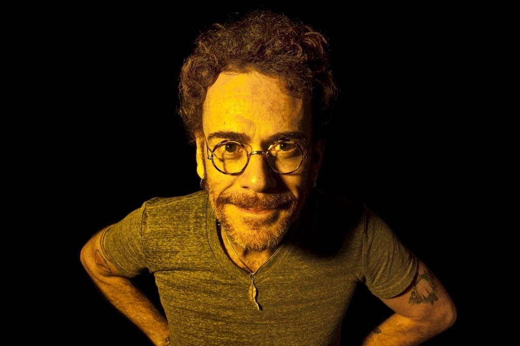 O cantor Nando Reis posa para foto em sua casa, no bairro do Pacaembu, em São Paulo - Lucas Lima/UOL