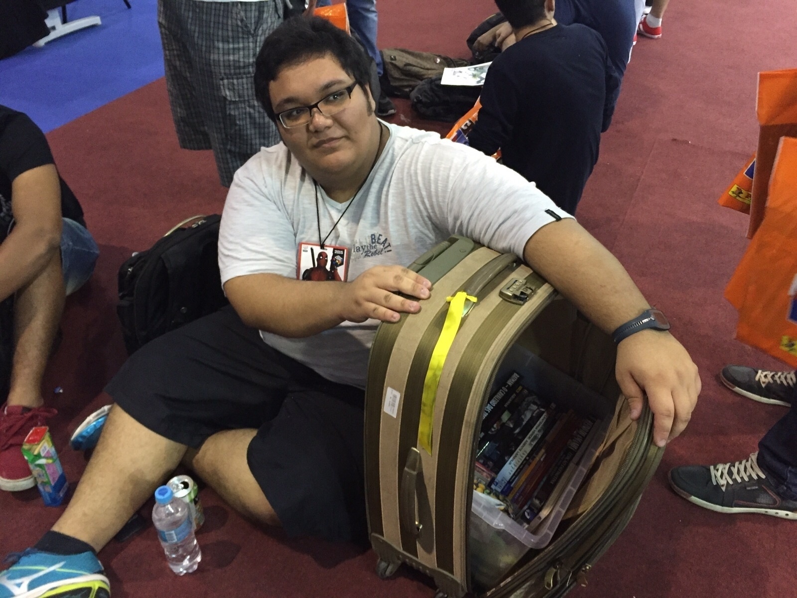 4.dez.2015 - Gabriel Pereira Pinto, 20, de São Bernardo do Campo, gastou R$ 300 com quadrinhos no primeiro dia de Comic Con Experience. Neste segundo dia, pretende gastar R$ 1000 - Felipe Branco Cruz/UOL