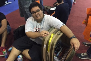 4.dez.2015 - Gabriel Pereira Pinto, 20, de São Bernardo do Campo, gastou R$ 300 com quadrinhos no primeiro dia de Comic Con Experience. Neste segundo dia, pretende gastar R$ 1000 - Felipe Branco Cruz/UOL