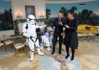 Obama e Michelle tiram foto com personagens de "Star Wars" - Reprodução/Facebook/The White House