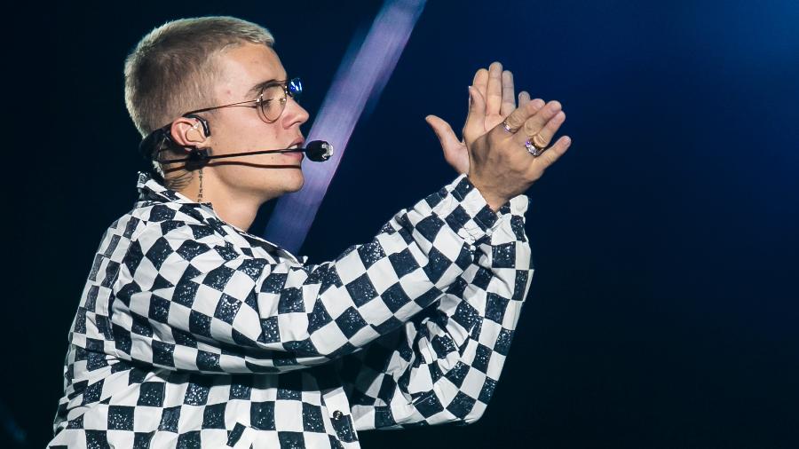 Justin Bieber bate palmas durante abertura da "Purpose Tour" no Brasil com show na Praça da Apoteose, no Rio - Bruna Prado/UOL