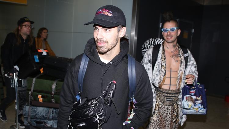 Joe Jonas também desembarcou no Rio. Ele abre os shows de Bruno Mars com sua banda DNCE - AgNews - AgNews