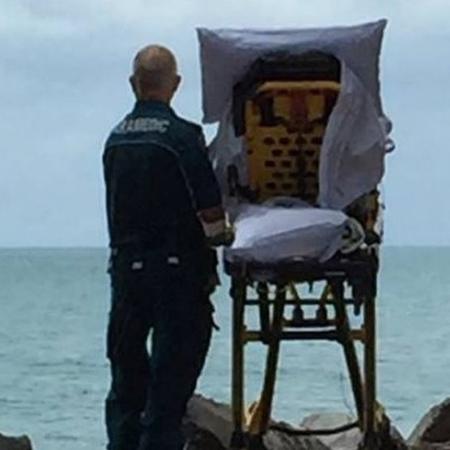 Paciente estava a caminho do hospital quando ambulância fez desvio para que ela pudesse ver o mar  - Queensland Ambulance Service/Facebook 