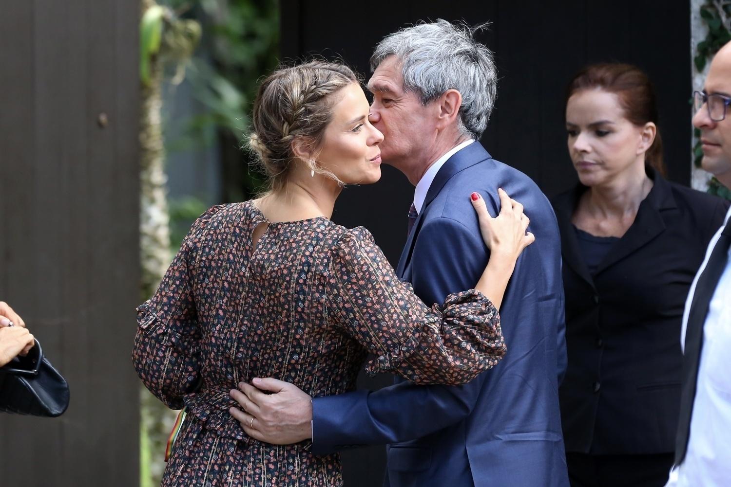 Carolina Dieckmann cumprimenta Serginho Groisman - Roberto Filho/Brazil News