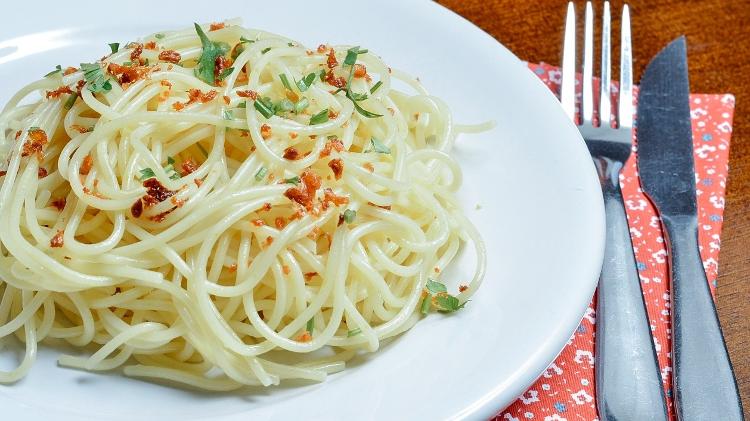 Macarrão alho e óleo - iStock - iStock