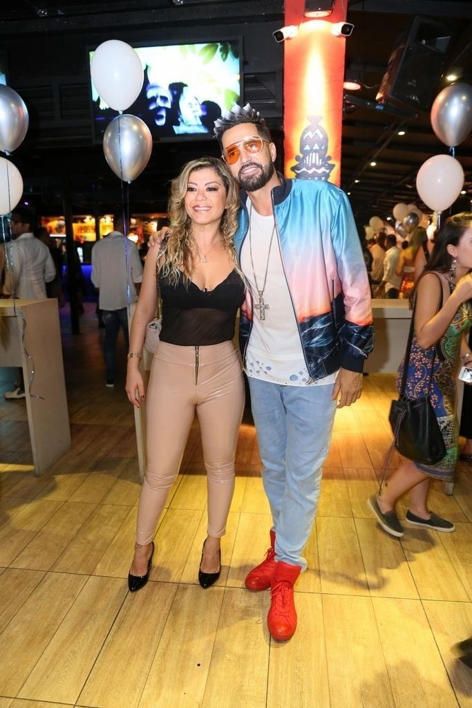 Latino e a cantora Luka - Anderson Borde e Daniel Pinheiro/AgNews