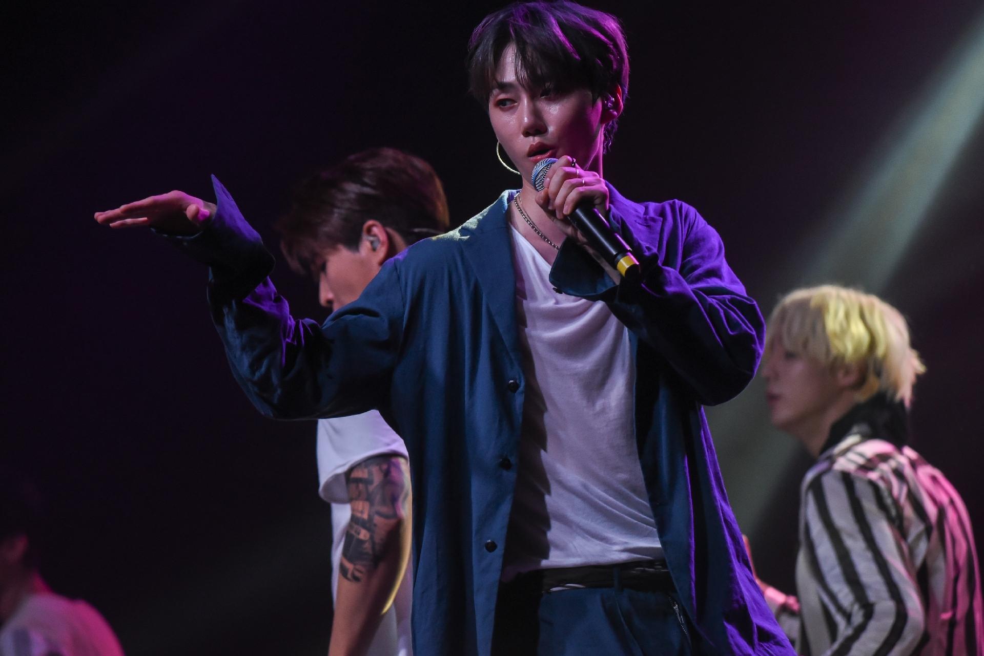 Grupo sul-coreano VAV faz show no Carioca Club, em São Paulo - Flavio Moraes/UOL