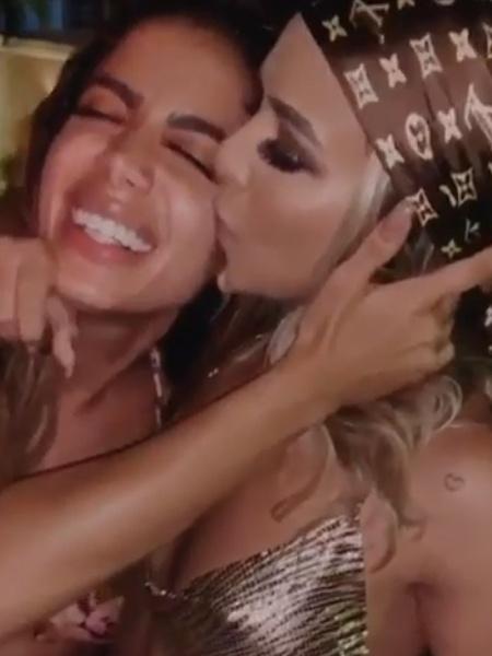 Anitta Olha Se Me Faz Tao Bem Anitta E Ohana Lefundes Curtem Festas Juntas