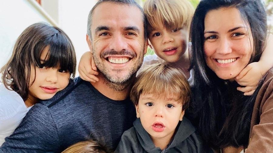 Daniel Saullo e Mariana Felício com os filhos - Reprodução/Instagram