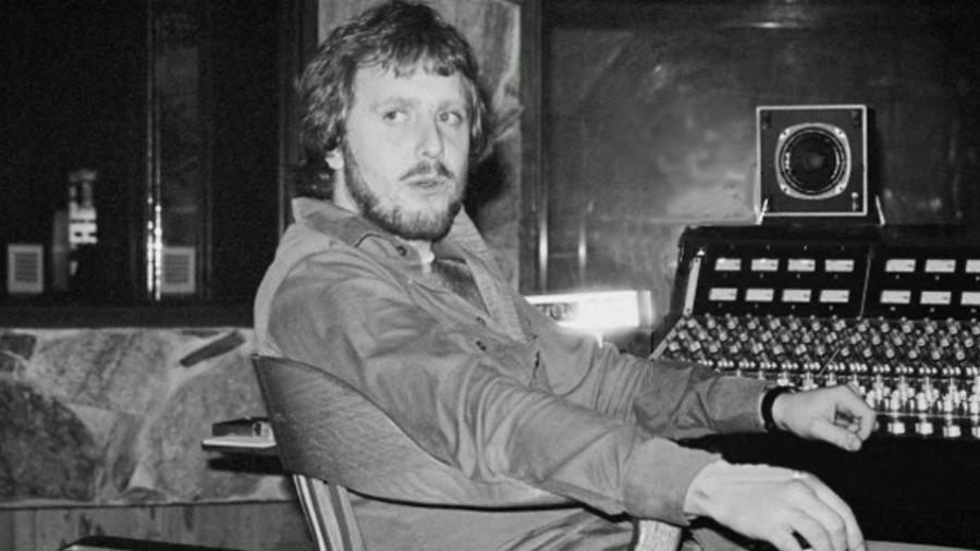 Martin Birch foi engenheiro de som e produtor de clássicos dos anos 1970 e 1980 - Reprodução/Twitter