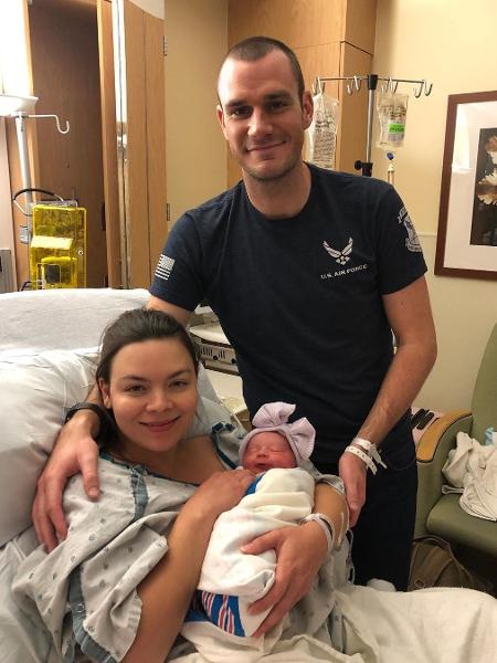 Cooper e Scarlett Hefner comemoram chegada da primeira filha - Reprodução/Instagram