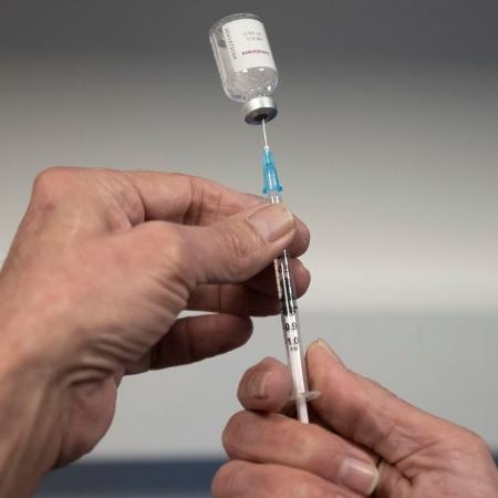Vacina AstraZeneca/Oxford utiliza tecnologia de "vetor viral" -  Matthew Horwood Colaborador Getty Images