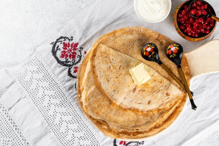 Panquecas do festival russo Shrovetide Maslenitsa - Getty Images/iStockphoto - Getty Images/iStockphoto