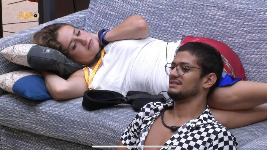 BBB 23: Amanda e Bruna reclamam de sujeira no banheiro - Reprodução/Globoplay